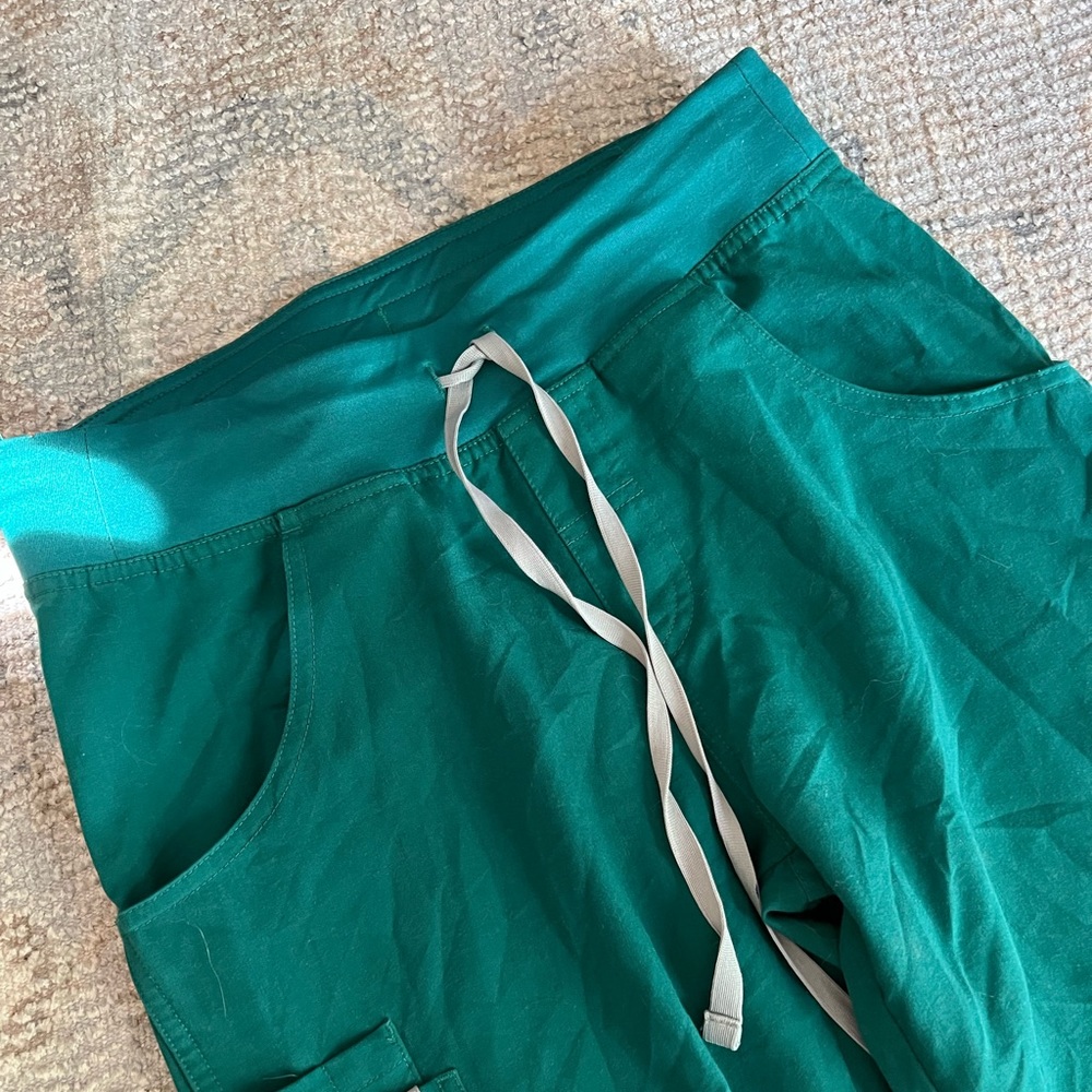 XS Tall hunter green FIGS scrubs yola
